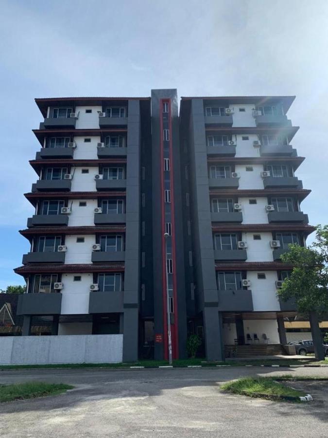 D'Lina Pelangi Apartment Chukai Екстериор снимка