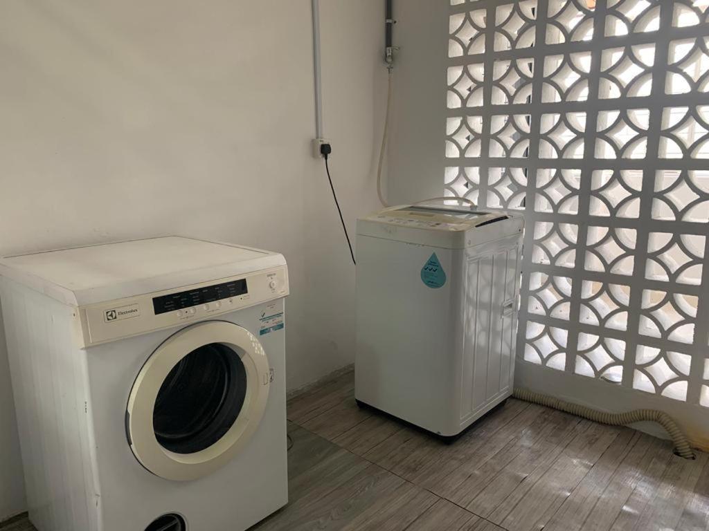 D'Lina Pelangi Apartment Chukai Екстериор снимка
